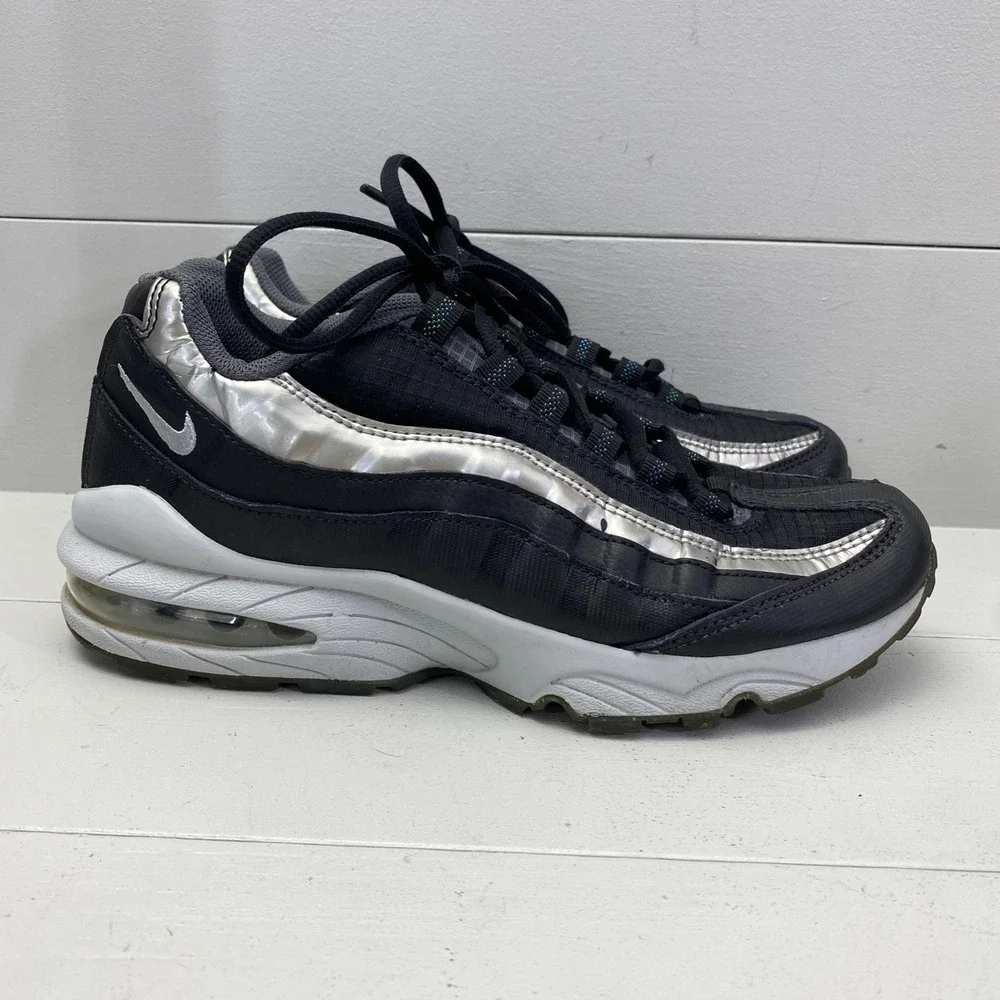 Nike Air Max 95 GS Black Metallic Silver Sneakers Kids Mens Size 6.5Y AT8091-001